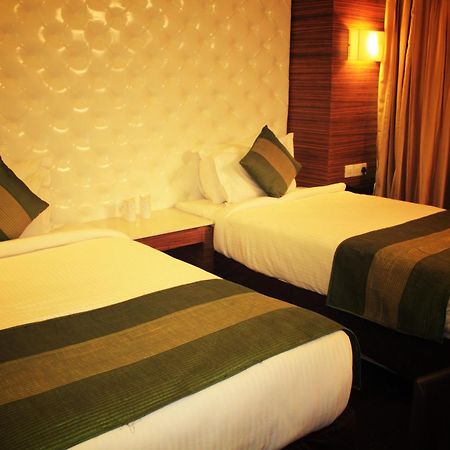 Hotel Ivory 32 New Delhi Bagian luar foto