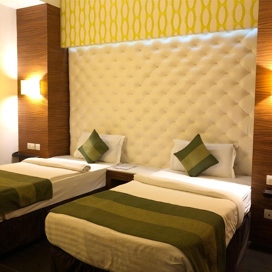 Hotel Ivory 32 New Delhi Bagian luar foto