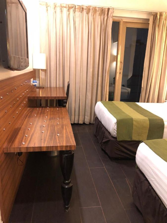 Hotel Ivory 32 New Delhi Bagian luar foto