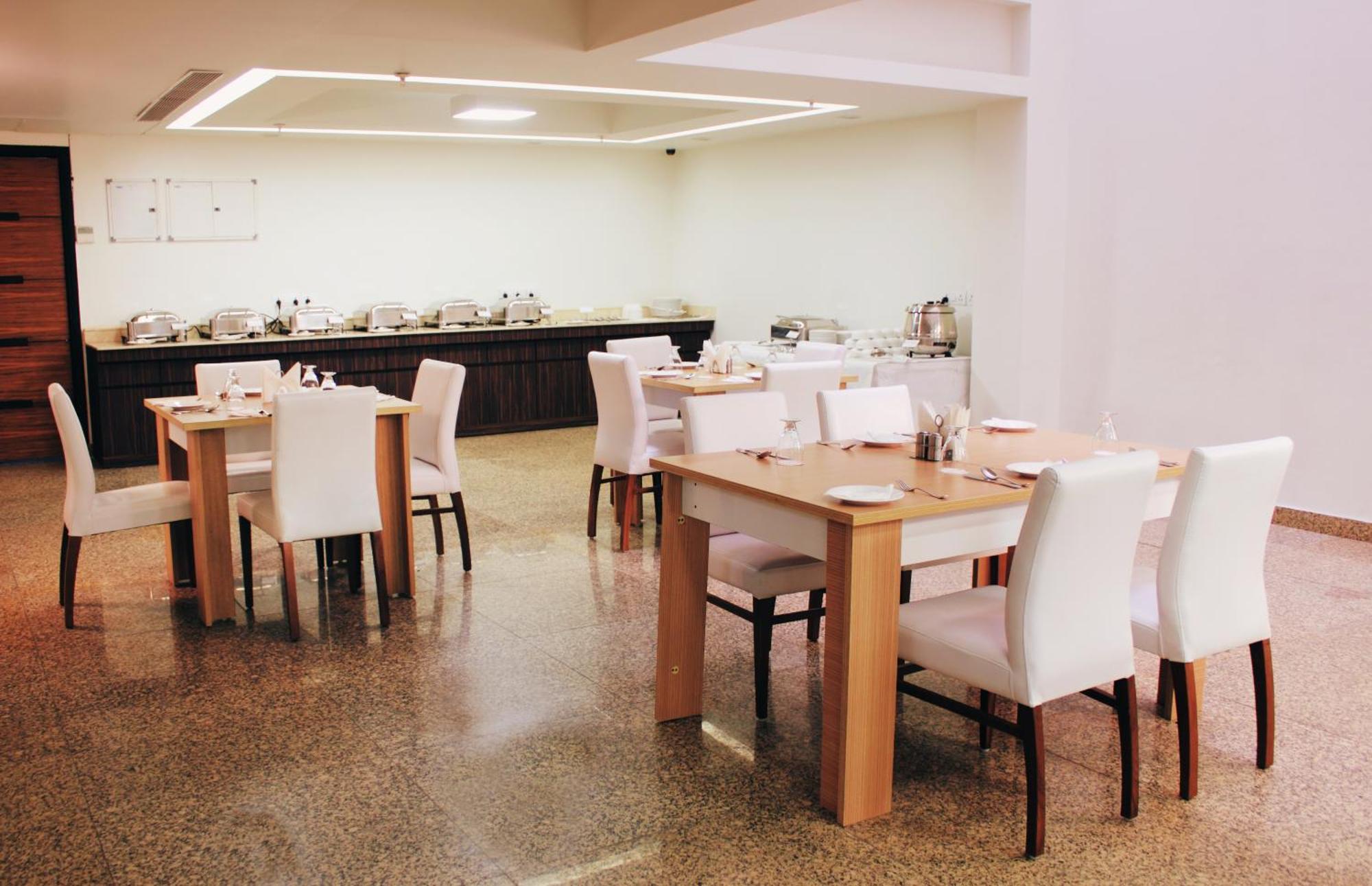 Hotel Ivory 32 New Delhi Bagian luar foto