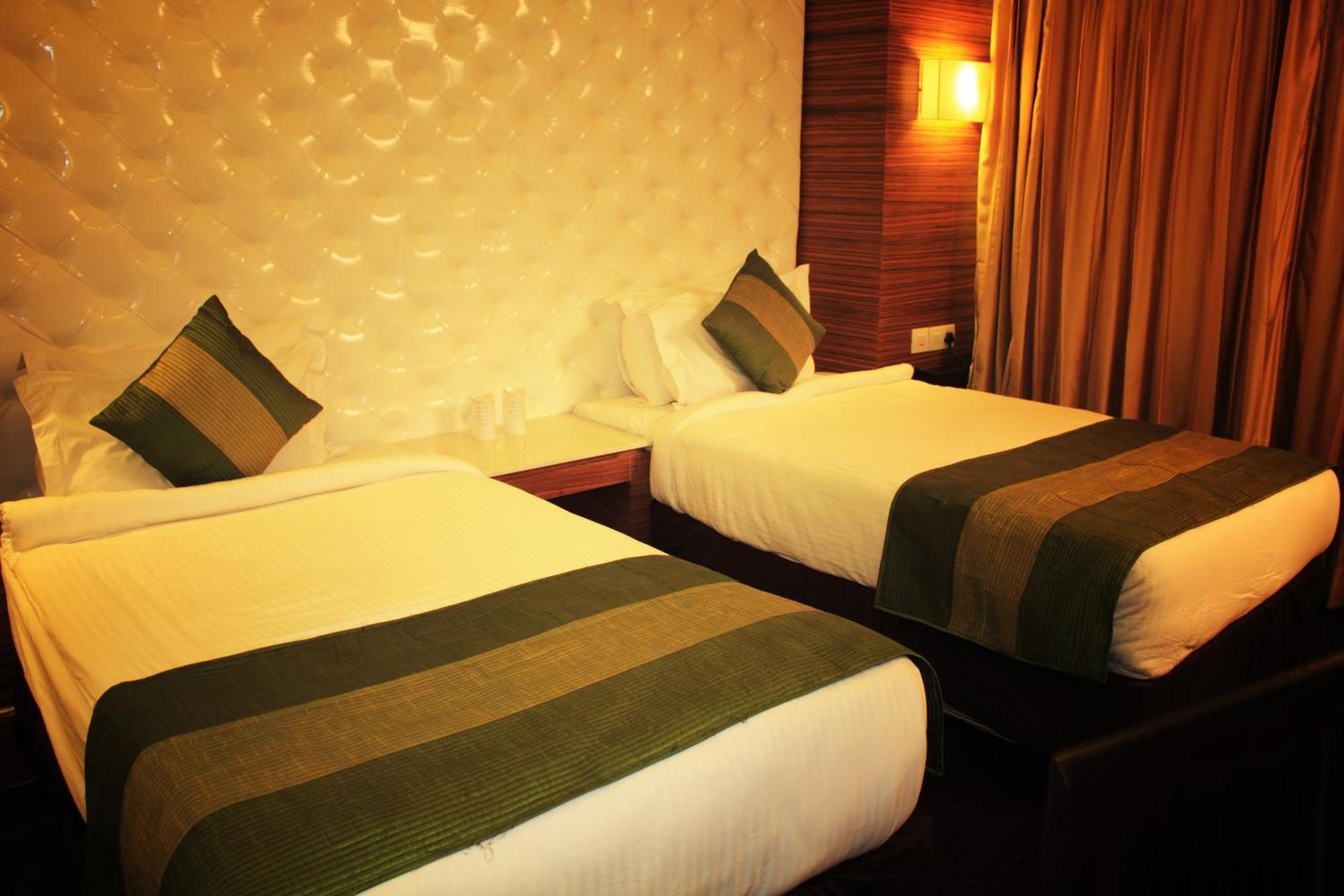 Hotel Ivory 32 New Delhi Bagian luar foto
