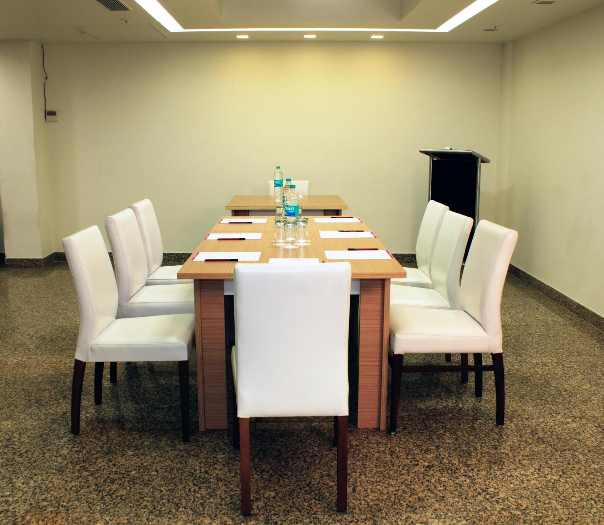 Hotel Ivory 32 New Delhi Bagian luar foto