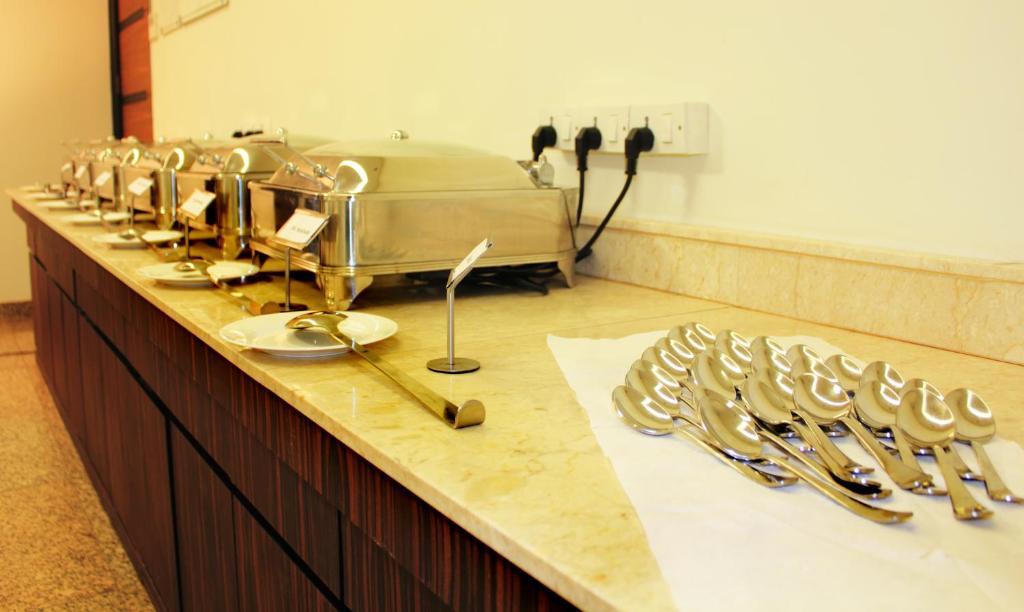 Hotel Ivory 32 New Delhi Bagian luar foto