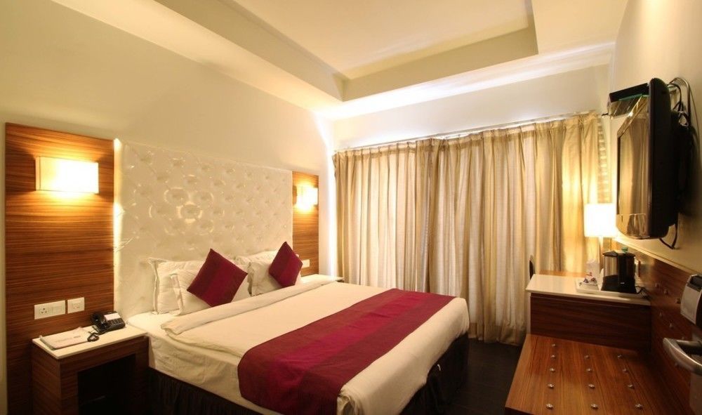 Hotel Ivory 32 New Delhi Bagian luar foto