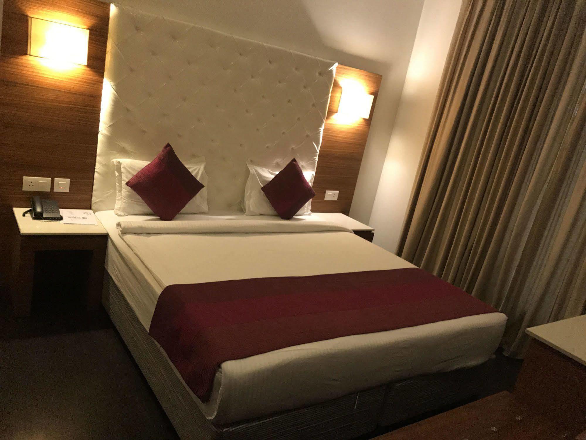 Hotel Ivory 32 New Delhi Bagian luar foto